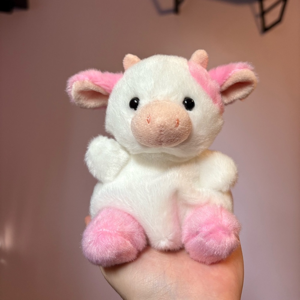 Palm Pals Belle Strawberry Cow ™